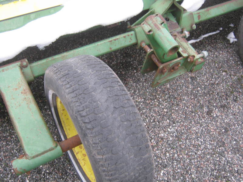 Mowers  John Deere 120 Stock Chopper Photo